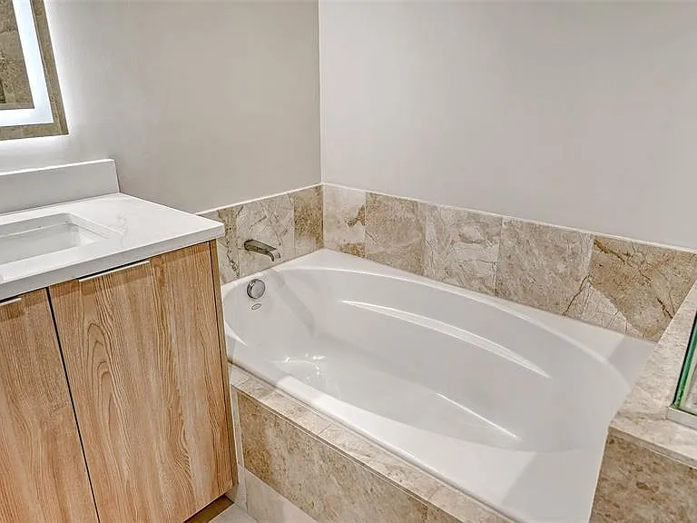 1350 Main St #1407 — Photo 29