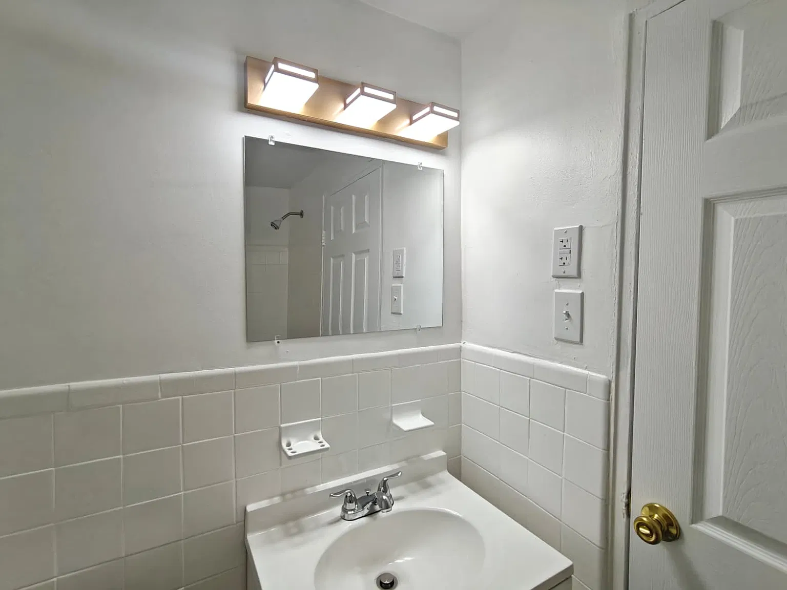 Beautiful Spacious Apartment Available Now! — Photo 1