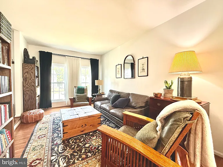 8 Woodmont Ct — Photo 3