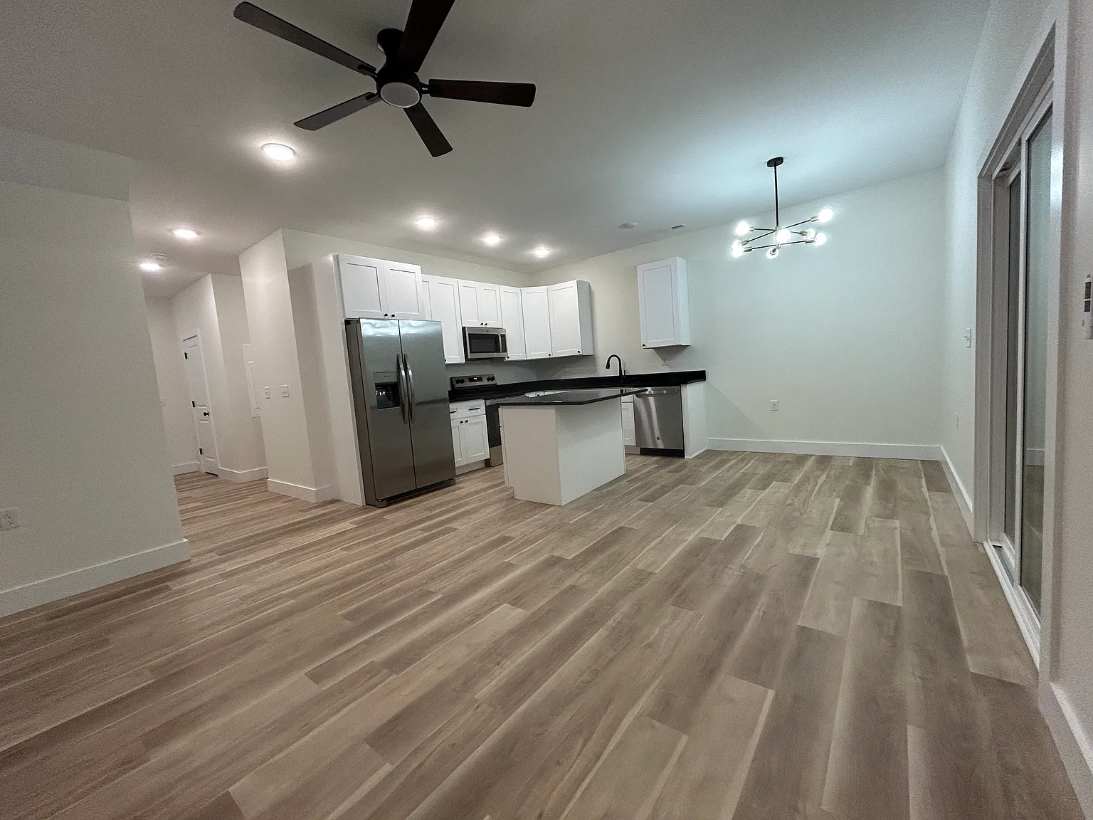 3 bed, 1350 sqft, $1,850 — Photo 2