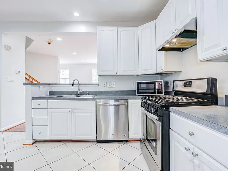 4302 Day Lily Dr — Photo 10