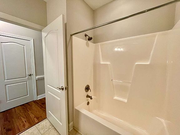 5th image of 206 Fountainhead Ln Unit 201