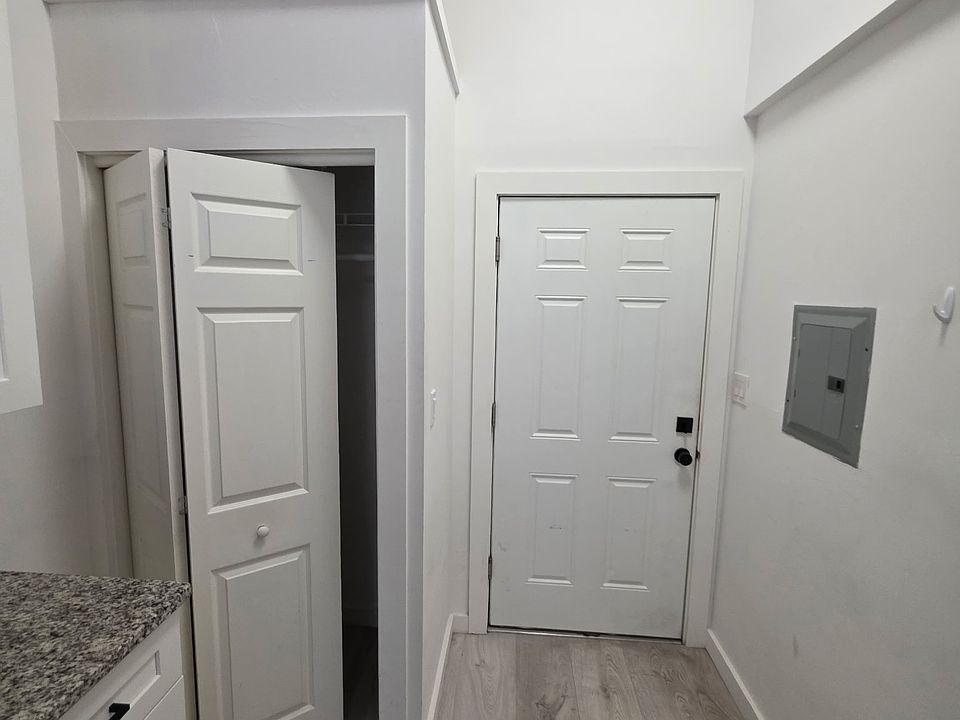 LARGE CLOSET