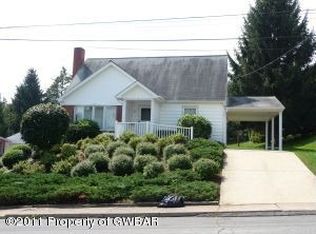 21 Burndale Rd, Dallas, PA 18612