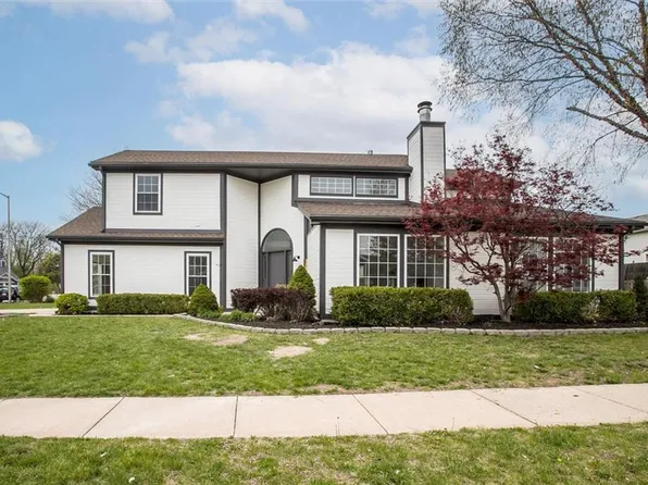 8518 N McDonald Ave, Kansas City, MO 64153