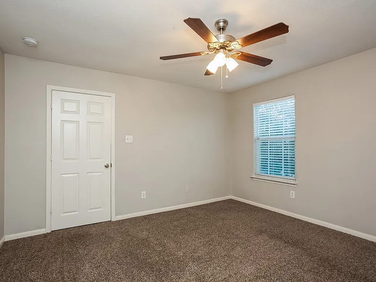 3922 Hollow Cove Ln — Photo 8