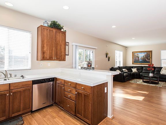 4th image of 15063 Bay Hill Dr