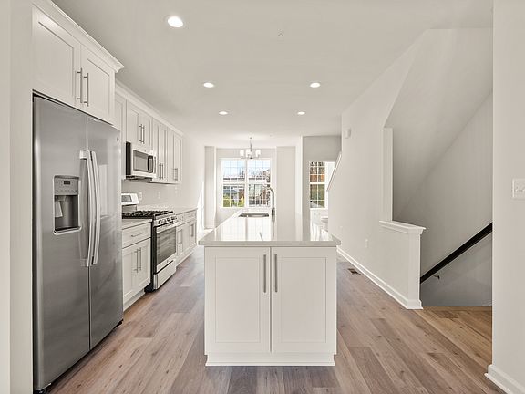 3rd image of 9626 Weshire Dr