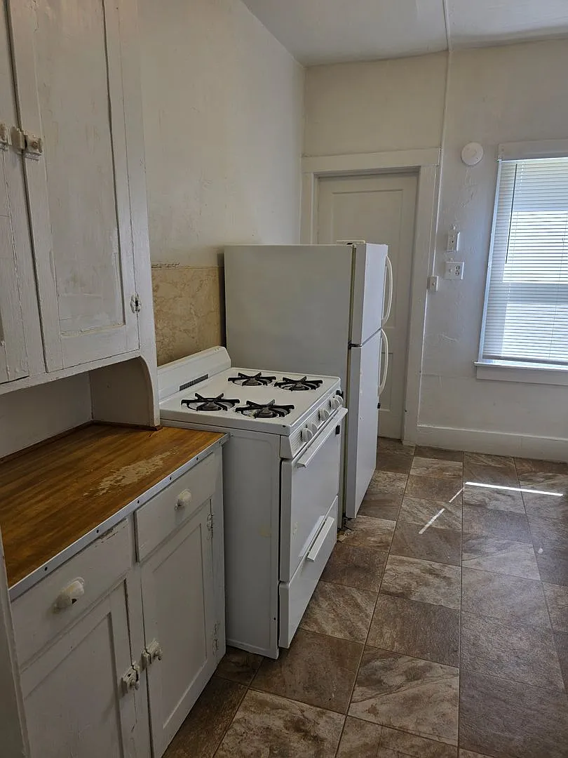 1106 N Michigan St — Photo 1