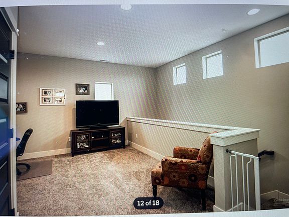4th image of 2270 NE Jackson Ave
