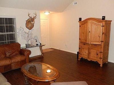 1st image of 850 Oakwood Ct #850