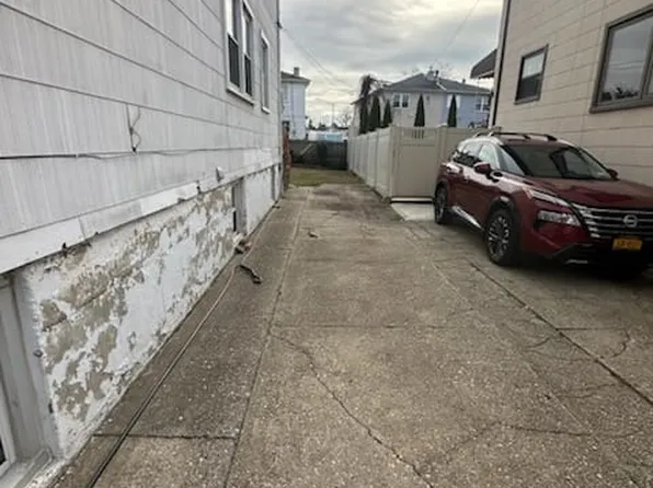 4543 Beach 46th Street image 4 of 5