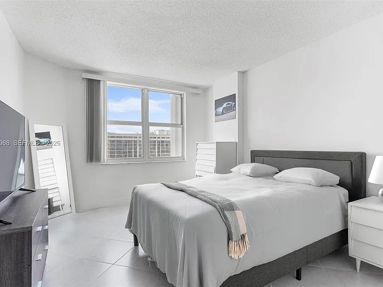1965 S Ocean Dr #11E — Photo 3