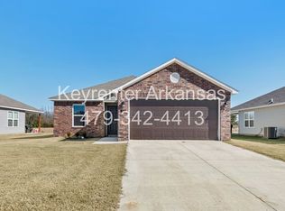 817 S Katlyn Dr, Siloam Springs, AR 72761