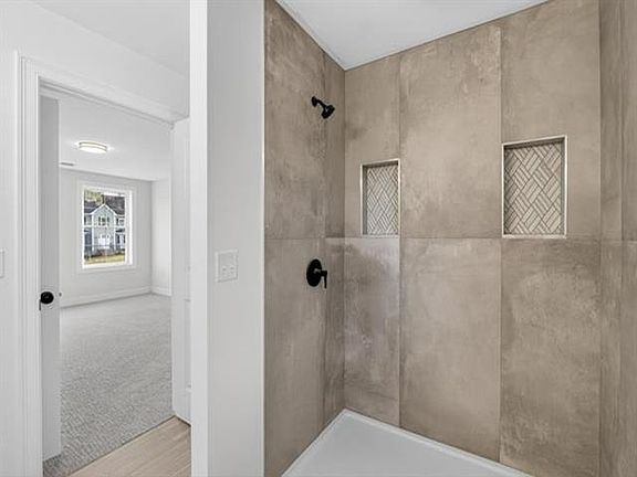 5th image of 7 Winterberry Road