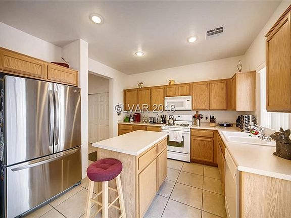 3rd image of 653 Pacific Cascades Dr