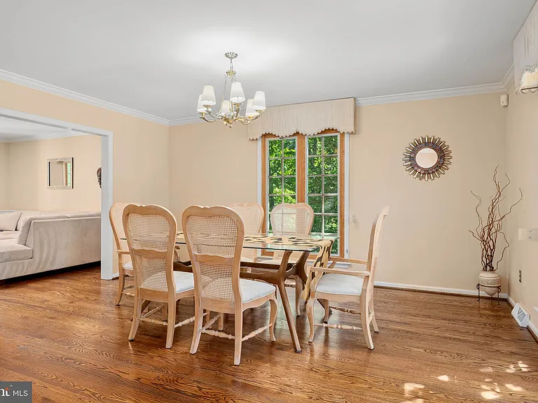 644 Robinson Ln — Photo 20