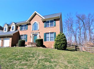 3747 Stonewall Manor Dr, Triangle, VA 22172