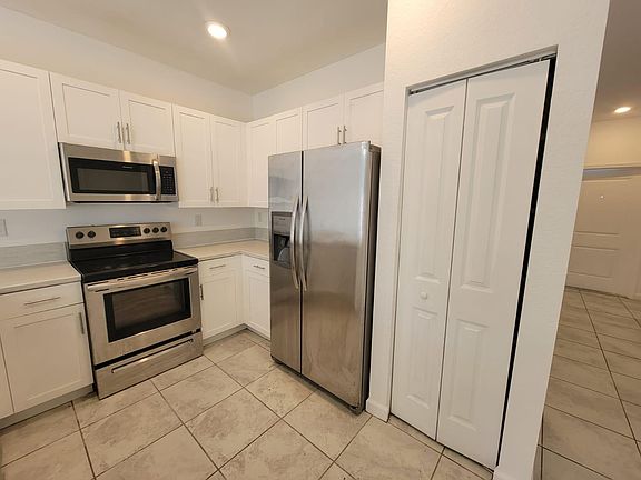4th image of 386 NE 208th Ter