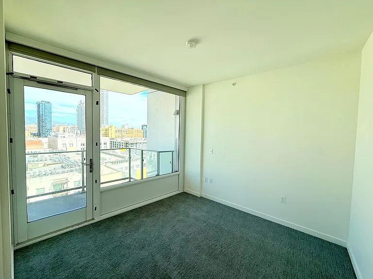 1050 S Grand Ave #1404 — Photo 19