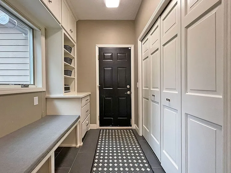 6560 Shadow Ln — Photo 16