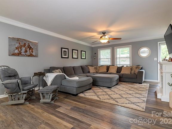 4th image of 406 Fulton Dr