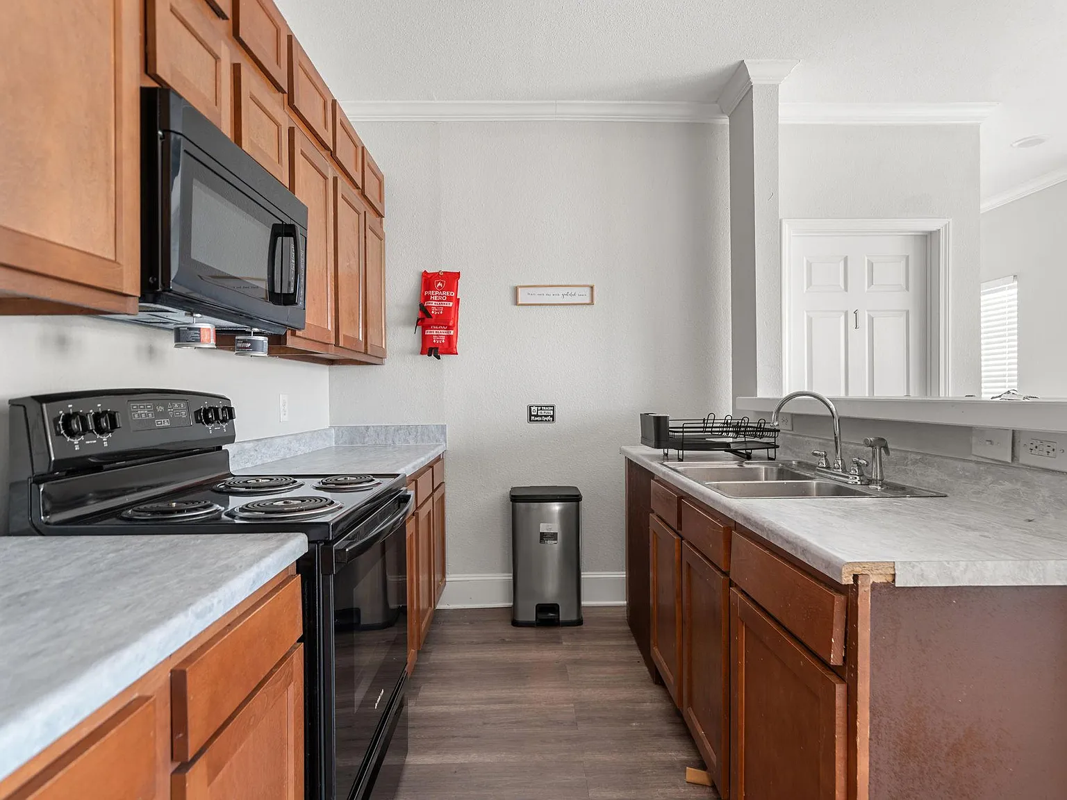 4 bed, 3.0 bath, 2900 sqft, $758 — Photo 4