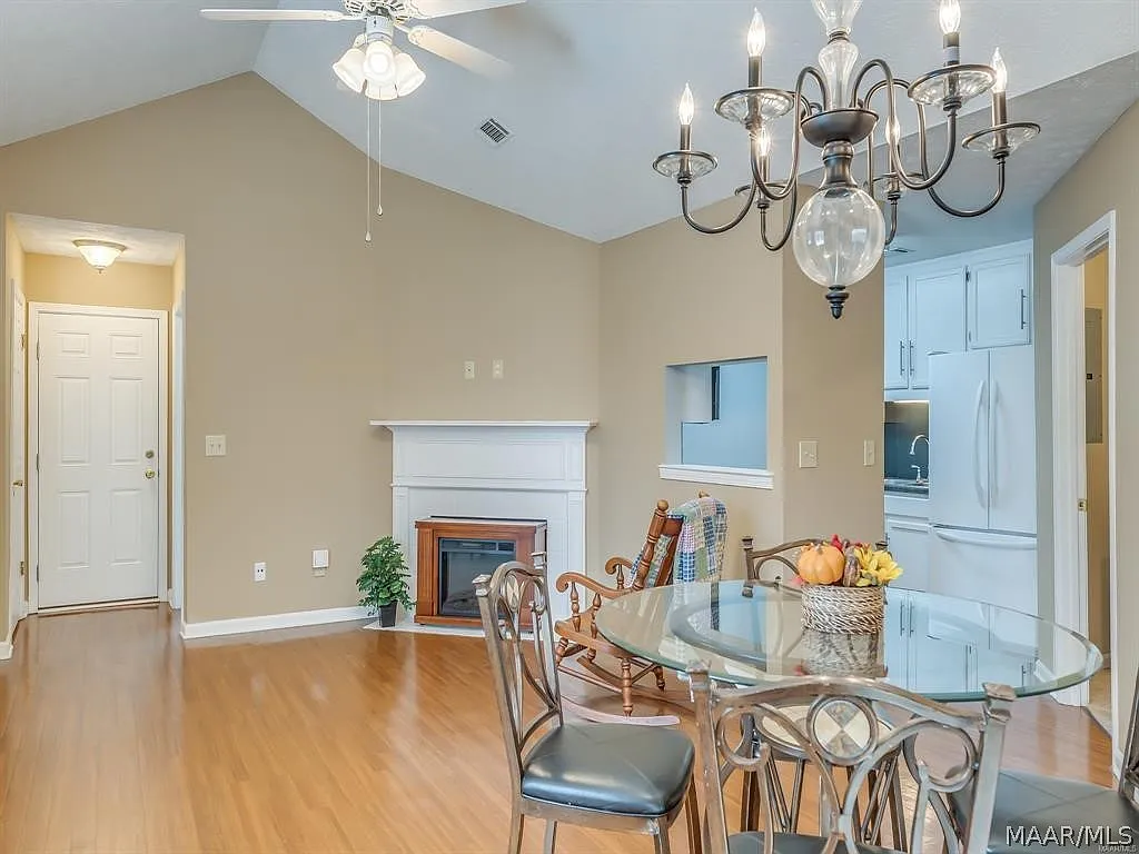 2 bed, 2.0 bath, 1179 sqft, $1,350 — Photo 3