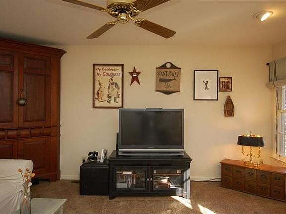 5th image of 808 Edgewood Dr