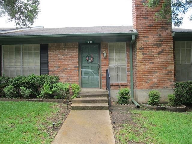1st image of 1228 Lexington Dr