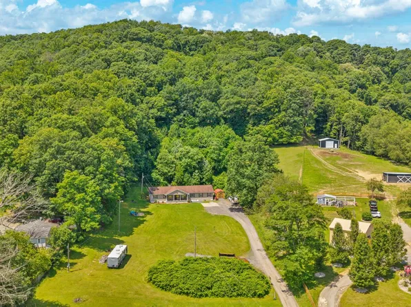 137 Winesap Ln, Daniels, WV 25832
