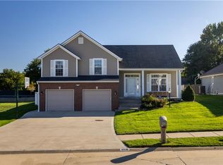 4516 Wilshire Dr S, Saint Joseph, MO 64506
