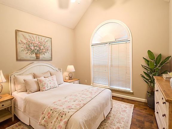 4th image of 2030 Glen Oaks Dr