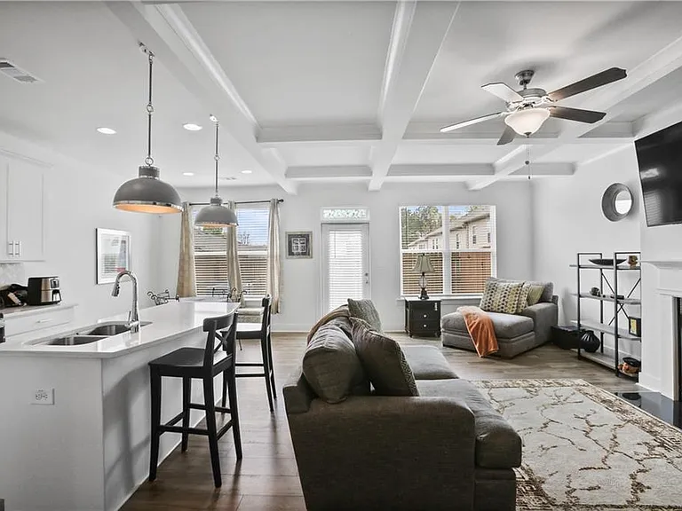7637 Avalon Blvd — Photo 3