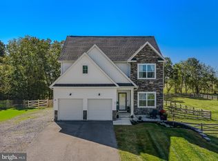 84 Triple Crown Ct, Kearneysville, WV 25430