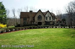 223 Overlook Dr photo 1