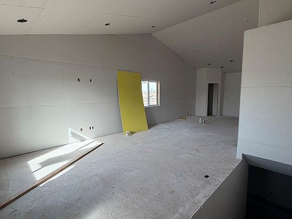 2nd image of 543 Abigail Ln