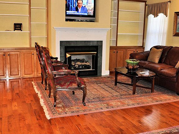5th image of 406 Meadowlake Cir
