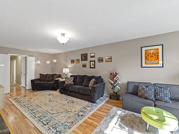 4th image of 8713 Fox Rest Dr