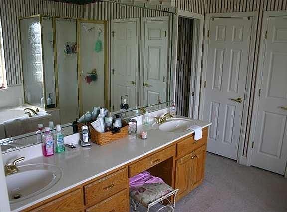 5th image of 1120 Towne Lake Dr
