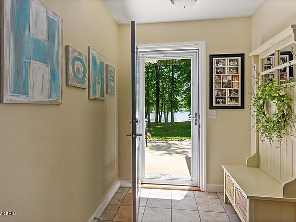 3rd image of 3072 Riverview Ln