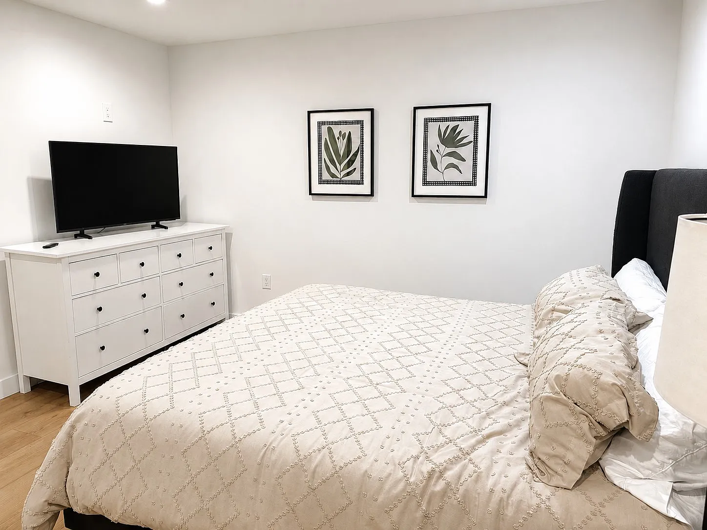 2 bed, 800 sqft, $4,300 — Photo 2