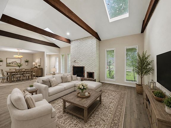 3rd image of 1926 Maple Lakes Dr