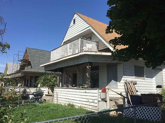 2nd image of 804 W Chelan Ave
