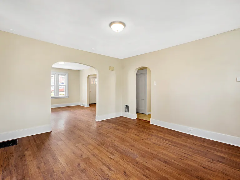 2228 S Braddock Ave — Photo 8