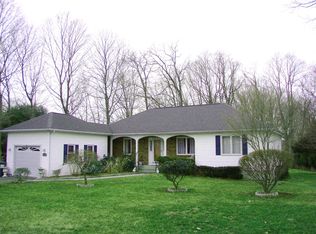 5429 Main St, Trumbull, CT 06611