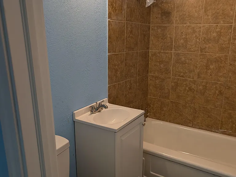 3221 S Millwood Ave — Photo 7