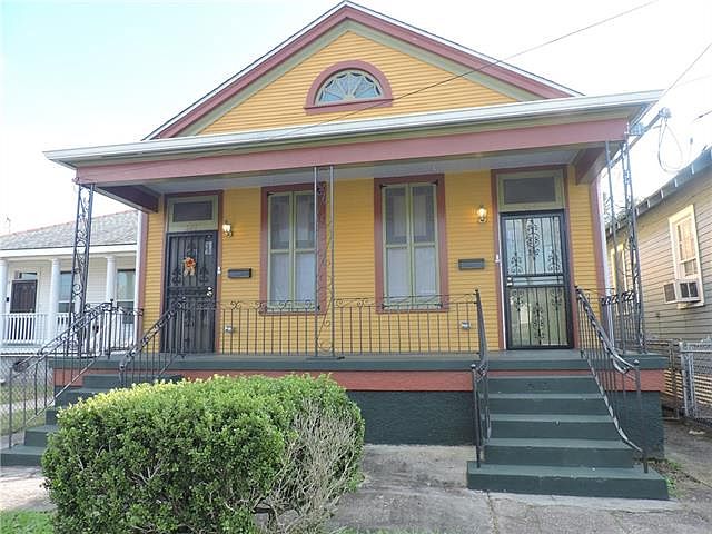 1st image of 325 Diana St