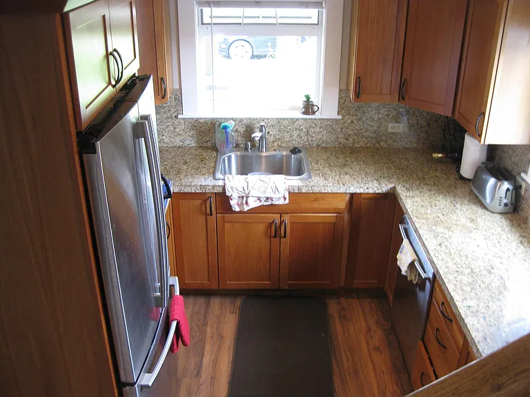 2701 Elm St — Photo 3