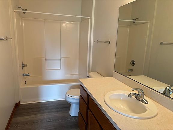 Main floor bath with updated flooring